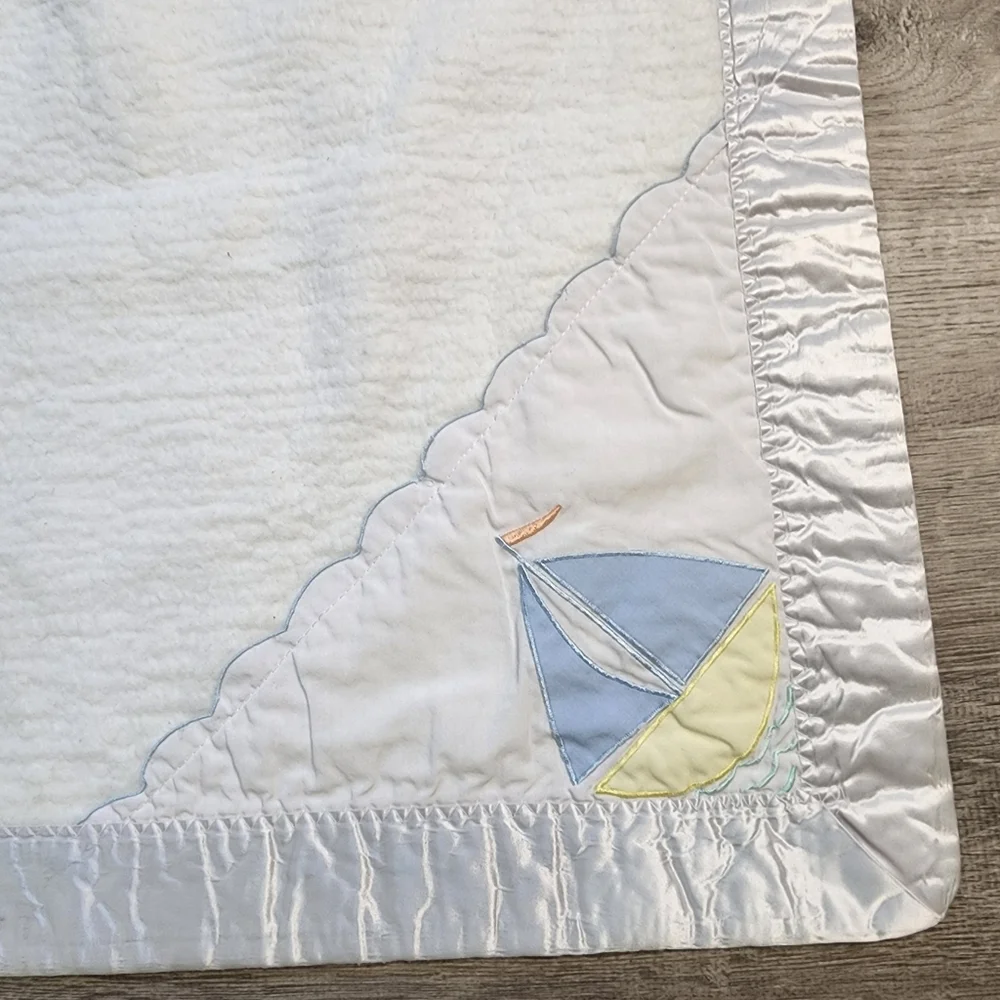 VINTAGE QUILTEX Sailboat Satin Trim Edge White Fleece Baby Blanket